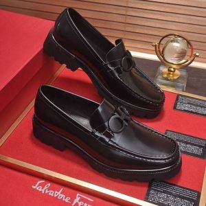 超激得新作登場　FERRAGAMOビジネスシューズスーパーコピー上品な印象フェラガモ 靴 コピー　履き回したい方へ　おしゃれ感も溢れる　