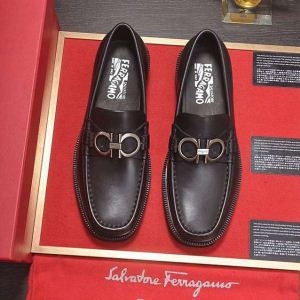 店舗で人気満点　フェラガモコピービジネスシューズスーパーコピー FERRAGAMOローファー　より魅力的に肌に優しい素材　光沢があり高級感満載　