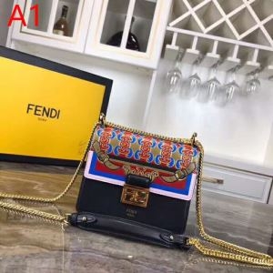 VIP 先行セール2019年夏 顧客セール大特価早い者勝ち フェンディ FENDI 斜め掛けバッグ 4色可選