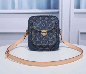 雑誌にも人気掲載アイテム ルイ ヴィトン LOUIS VUITTON ショルダーバッグ 19SS 待望の新作カラー