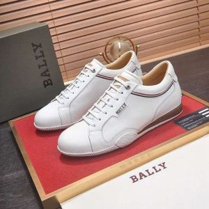 安心送料関税込夏らしい新品 BALLY バリー カジュアルシ...