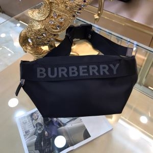 見逃せない注目精品　Burberryスーパーコピ新作バッグナイロン生地　 撥水性ある素材 バーバリーウエストバッグコピー　軽量性お洒落