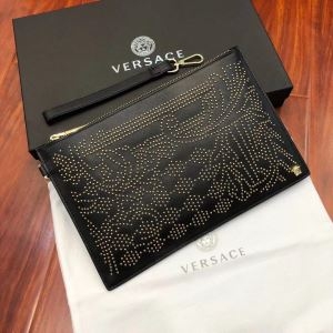 今季ヒット必至の作品　ヴェルサーチクラッチバッグコピー VERSACEスーパーコピー　美しさのデザイン　男性の魅力を最大限に引き出す　