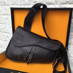 今季おすすめの話題作　バーバリー ショルダーバッグ コピーBurberryレザーバッグスーパーコピー　毎日使うスタイル　個性なデザイン　