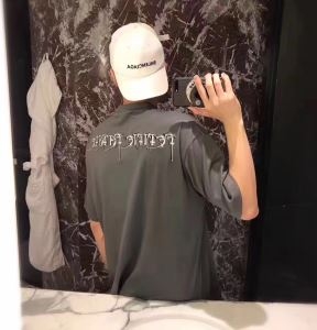 周りと差をつける　BALENCIAGAスーパーコピーオーバーサイズtシャツ　軽量通気性快適な着心地   バレンシアガ コピー　男性の魅力を演出するアイテム　