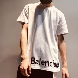 トレンド感溢れるアイテム　BALENCIAGA 半袖tシャツスーパーコピー黒白2色無地バレンシアガ コピー 激安　好感度アップ　ゆとり快適