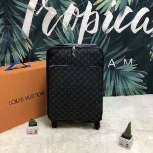 大胆なカジュアルダウン  ルイ ヴィトン LOUIS VUITTON  2019年春夏のトレンドの動向 トランク