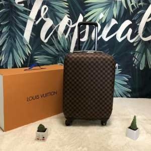 2019春夏にも引き続き大活躍！  ルイ ヴィトン LOUIS VUITTON  機能性が素晴らしい トランク