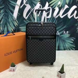 ルイ ヴィトン LOUIS VUITTON  春夏に使えるおすすめトップス  トランク 2019春夏トレンドファッション新作