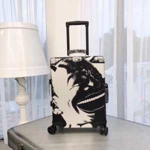 トランク 2019春夏トレンドファッション新作  Rimowa  リモワ  きれいめな印象