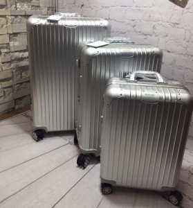 カジュアルで気分爽快  Rimowa  リモワ  トランク ...