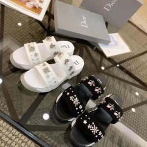 2019春夏にも引き続き大活躍！ 春夏入荷大人気モデル ディオール DIOR サンダル 2色可選