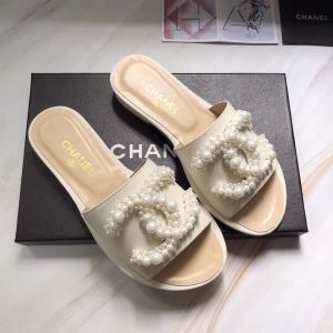 カジュアルで気分爽快 シャネル CHANEL スリッパ 2色...