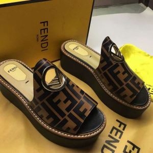 19SS 待望の新作カラー フェンディ FENDI サンダル...