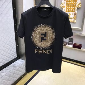 デザインにこだわり　フェンディ t シャツ コピー半袖プリントロゴ　オシャレな印象を与えるアイテム　シンプルなデザイン男性魅力をよく見せるFENDI　
