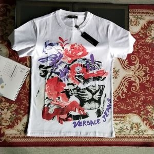 ヴェルサーチ ｔシャツ コピー カジュアル感満点の人気限定アイテム VERSACE プリント 新着 コーデ ホワイト 最低価格