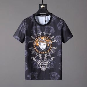 VERSACE ｔシャツ コピー 雑誌にもストリートにも大活...