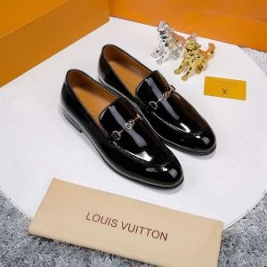 Louis Vuitton ローファー メンズ 抜群な光沢感で大人気 ルイ ヴィトン コピー 激安 ブラック 通勤通学 高級感 品質保証