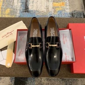 サルヴァトーレフェラガモ FERRAGAMO シューズ メンズ 溢れた高級感があるコレクション コピー 新着 ブラック ビジネス コーデ 最低価格