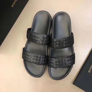 BOTTEGAVENETA メンズ サンダル 普段使いにぴったりしたアイテム ボッテガヴェネタ コピー ブラック イントレチャート 激安