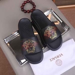 VERSACE サンダル メンズ 春夏でオススメな人気アイテム ヴェルサーチ シューズ コピー ブラック 通勤通学 高品質 コーデ