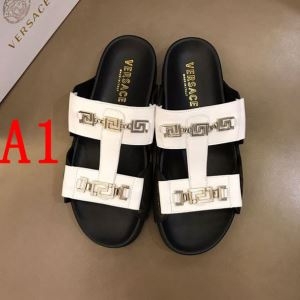 ヴェルサーチ VERSACE メンズ サンダル 海外でも大好...