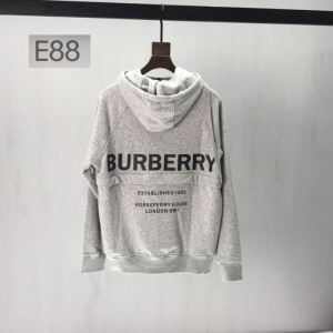 Burberry セーター 着こなしが簡単につくれるアイテム...