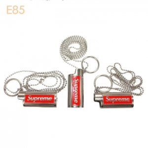 明るいイメージを持た  Supreme 19ss Metal Lighter Holster  清潔感で洗練され キーホルダー