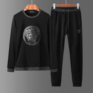 VERSACE メンズ セットアップ アクティブな印象に ヴェルサーチ スーパーコピー ブラック 日常っぽい コーデ 通販 最安値