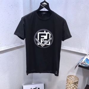 FENDI メンズ ｔシャツ ストリートコーデに大活躍 フェ...