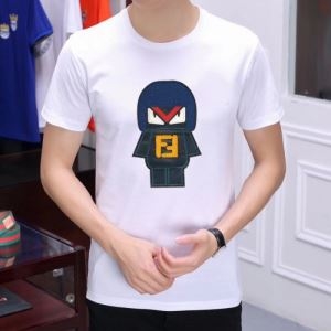 今年っぽくトレンディなコーデ FENDI ｔシャツ メンズ ...