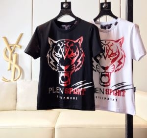 季節を問わず活躍し  PHILIPP PLEIN  Tシャツ...