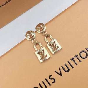 気品ある大人らしいコーデに Louis Vuitton レディース イヤリング ルイ ヴィトン コピー 激安 ゴールド ストリート 品質保証
