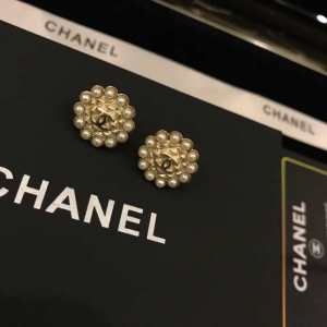 CHANEL イヤリング レディース オシャレのセンスをアップ シャネル アクセサリー コピー ゴールド ロゴ入り きれい 日常 安価