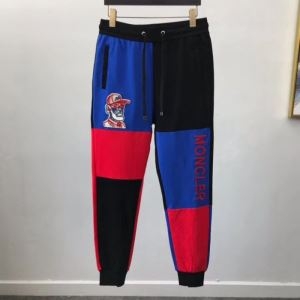 MONCLER メンズ パンツ トレンド感あるムードを醸し出...