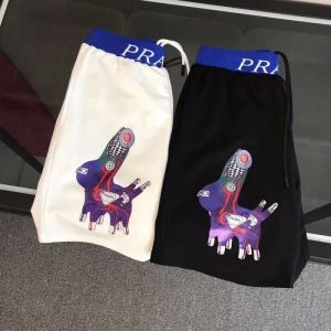 PRADA メンズ ショーツ 大人トレンドに合わせやすい人気新品 プラダ コピー 激安 ブラック ホワイト プリント 着こなし セール