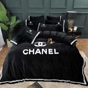 2019年秋冬コレクションを展開中 シャネル CHANEL 寝具4点セット 一枚とオシャレな冬を過ごしたい