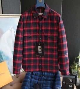 寒い季節にピッタリの着なし ダウンジャケット MONCLER...