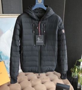 2019-20秋冬トレンドファッション MONCLER モンクレール 都会的な雰囲気をキープする秋冬新作 ダウンジャケット メンズ