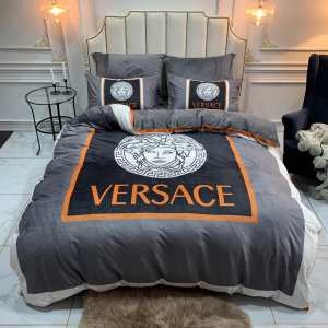 魅力的な秋冬新作が登場 2019年秋冬コレクションを展開中 ヴェルサーチ VERSACE 寝具4点セット