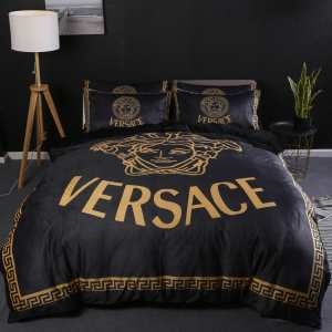 秋冬は斬新なスタイルが目立った ヴェルサーチ VERSACE 寝具4点セット 大満足の2019秋冬新作