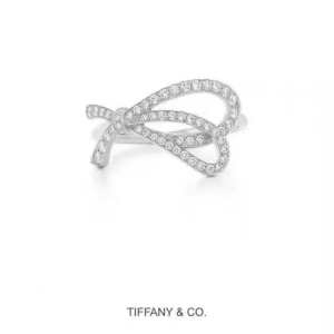 Tiffany & Co リング レディース 秋冬ライクなシンプルスタイルに最適 ティファニー コピー 日常 シルバー 着こなし お買い得