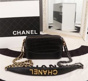 大満足の2019秋冬新作 差をつける工夫をファッション秋季新作 シャネル CHANEL 斜め掛けバッグ 4色可選