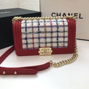 今年の秋冬の大人気作品 2019年秋冬コレクションを展開中 シャネル CHANEL 斜め掛けバッグ