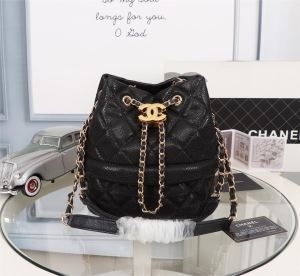 斜め掛けバッグ 2色可選 シャネル CHANEL 個性を主張する最旬な秋冬新作に 個性を主張する最旬な秋冬新作に