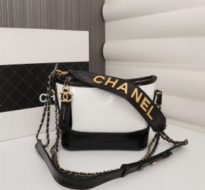 瞬く間に当店でも注目の人気秋冬新作 シャネル CHANEL ...