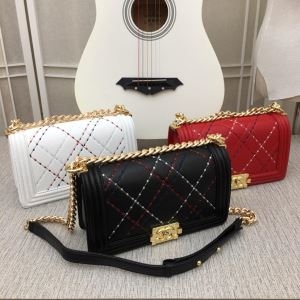 2019年秋冬コレクションを展開中 季節に合わせて秋冬トレンド シャネル CHANEL 斜め掛けバッグ 3色可選