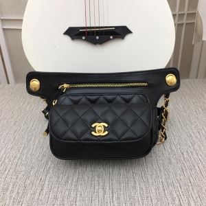 斜め掛けバッグ シャネル CHANEL 2019年秋冬コレクションを展開中 この真冬の大問題に応える新作