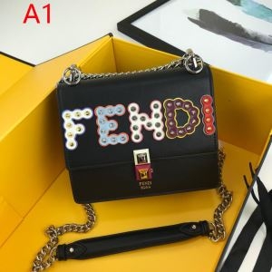 2019年秋冬コレクションを展開中 フェンディ FENDI ...