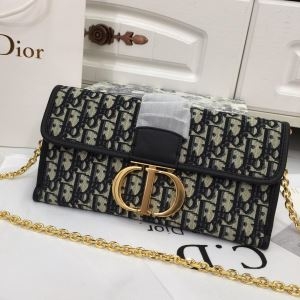 ディオール DIOR 斜め掛けバッグ 秋らしさをキープする定番新作 王道級2019秋冬新作発売